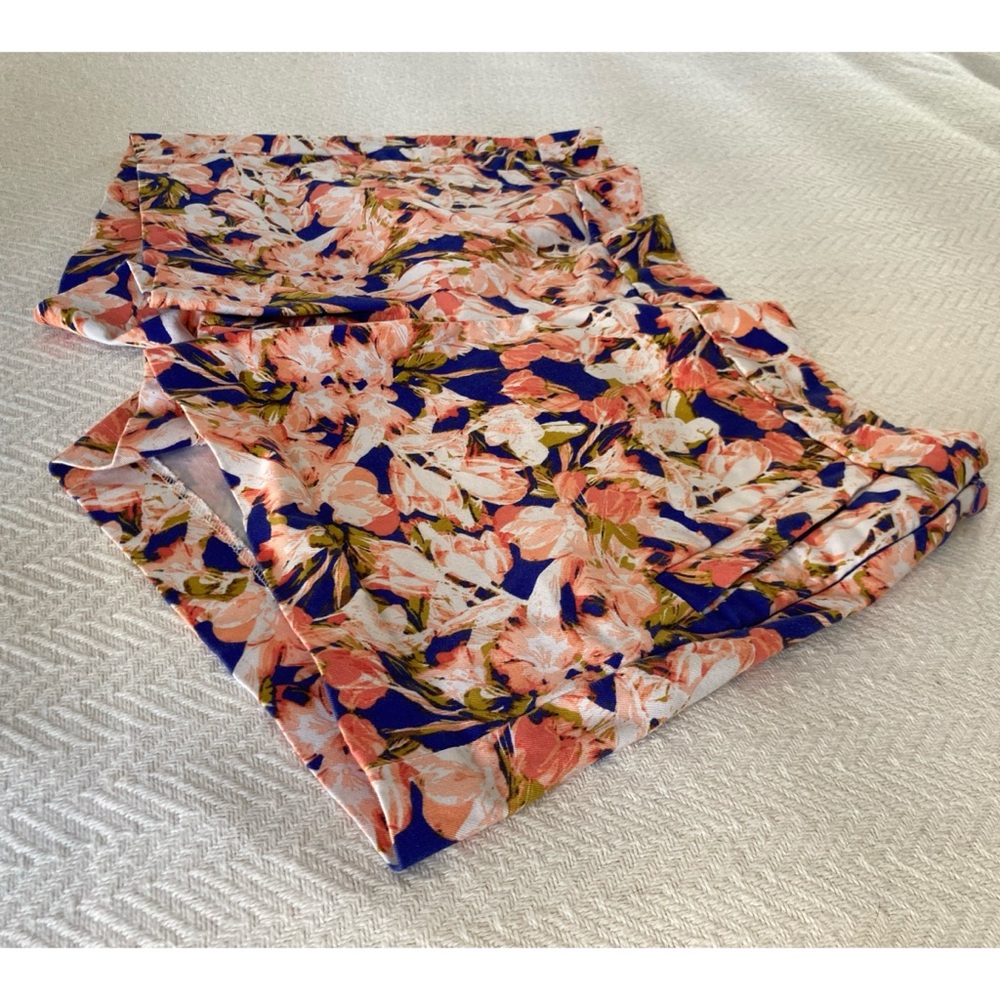 J. Crew Floral Mid-Rise Chino Shorts Size 12 5β Inseam - Picture 2 of 13